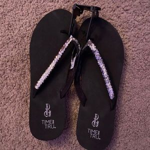 Brand new pair of women’s sandals